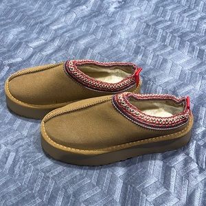 Tazz Chestnut Slippers Brand New. Stylina brand
